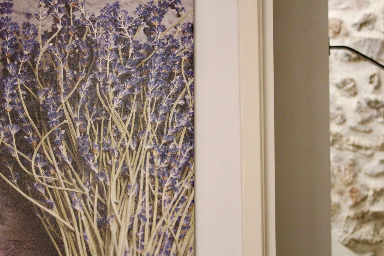 Lavanda Tribalj Buitenkant foto