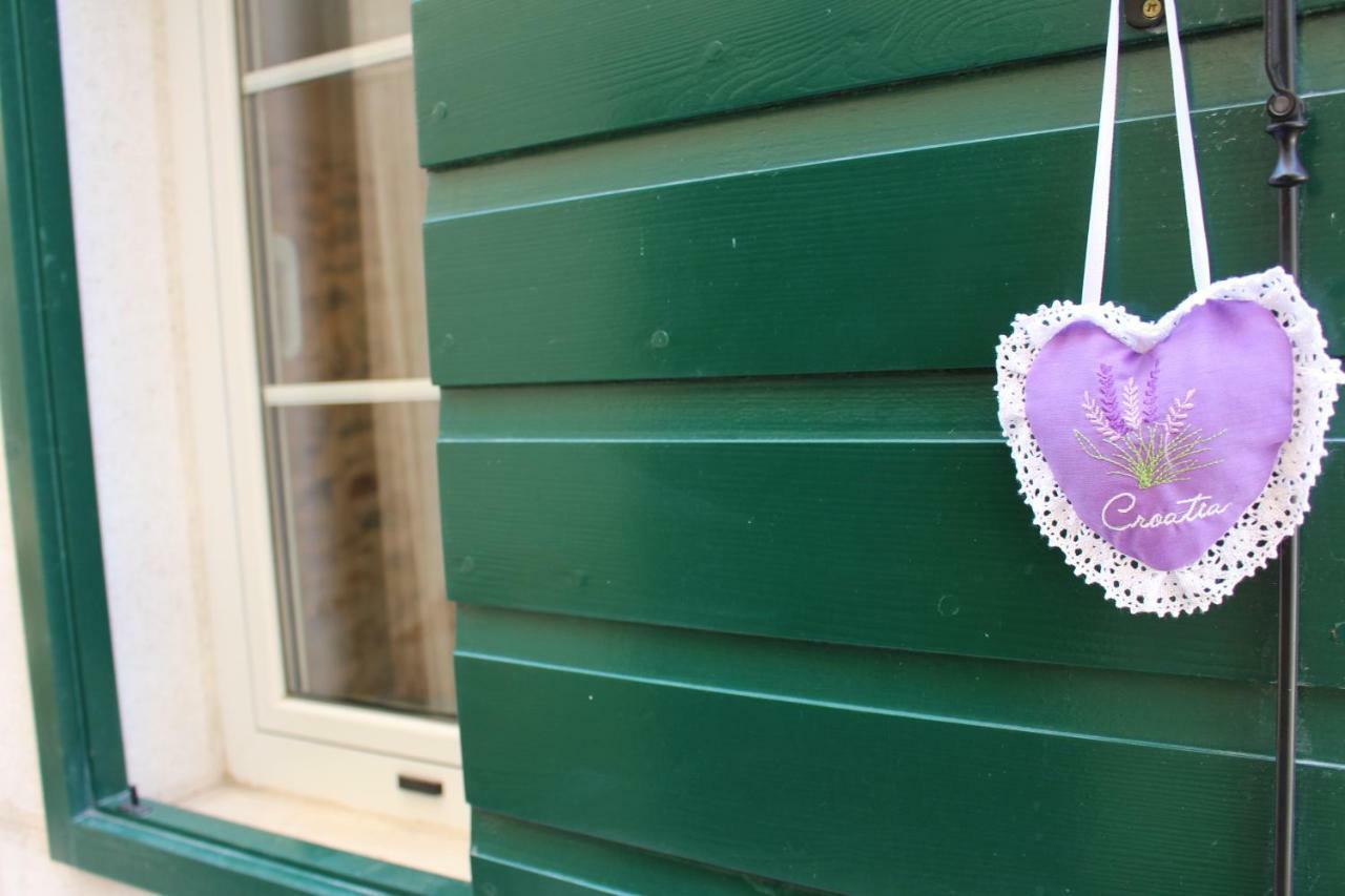 Lavanda Tribalj Buitenkant foto